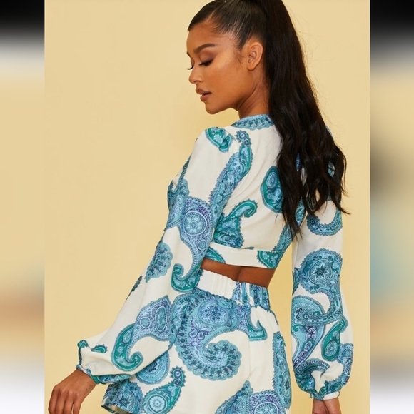 ROSEVELVET Paisley Baroque Print Front Tie-Up CropTop W/bell Sleeves. Small NWT - Picture 2 of 16